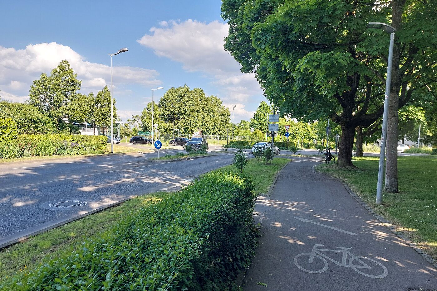Kreisverkehr Stuttgarter Str. / Bahnhofstr. / Rohrer Str.