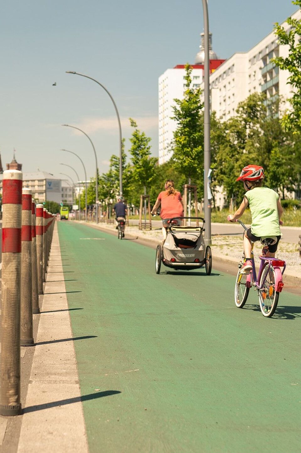 Protected Bikelane in Berlin Holzmarktstraße Protected Bikelane in Berlin Holzmarktstraße